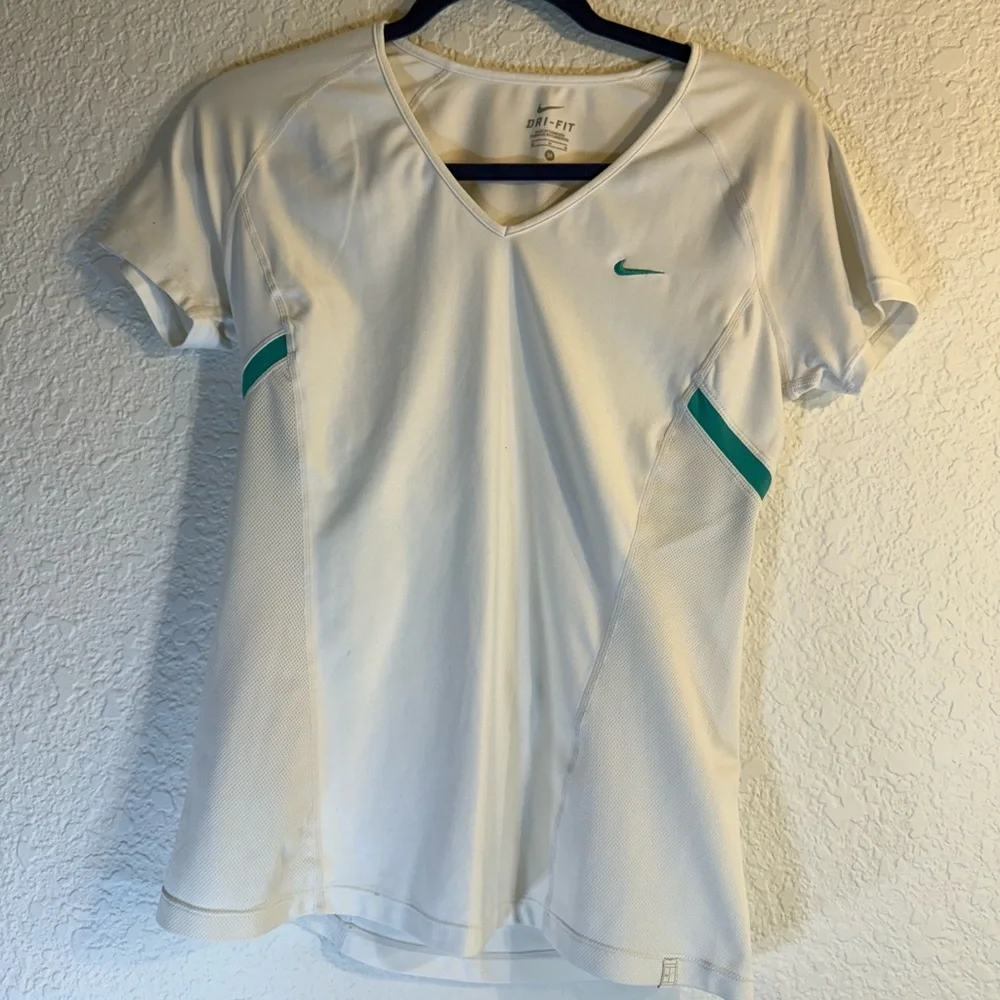 Nike Dri-FIT V-neck short-sleeve athletic top‎ white with teal. Size M